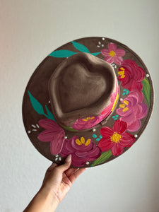 Medium Corazón Hat