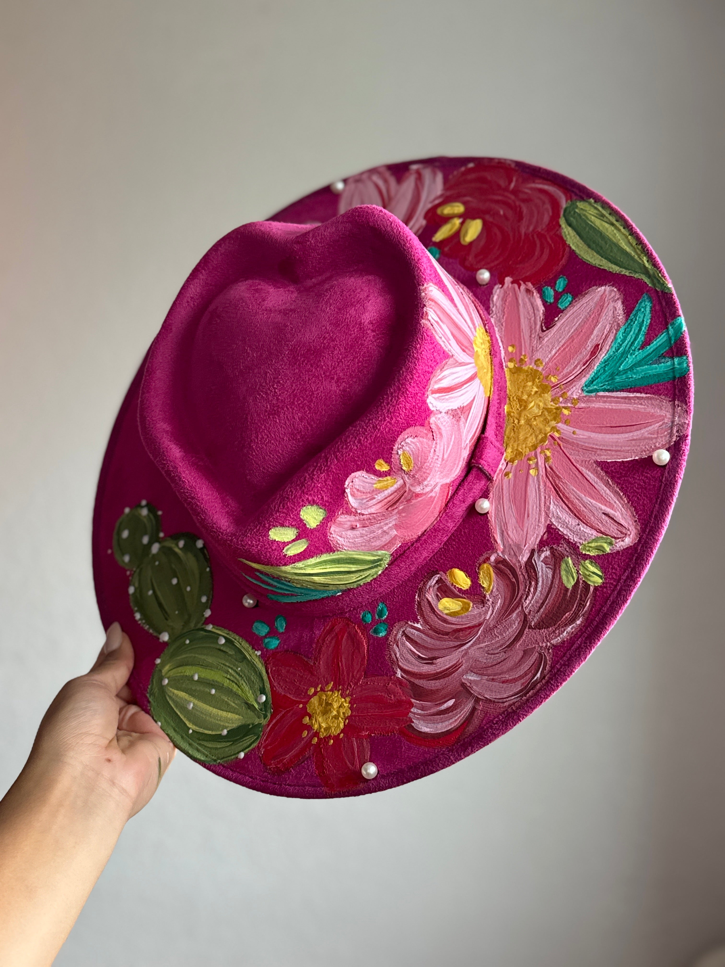 Médium Corazón Painted Hat
