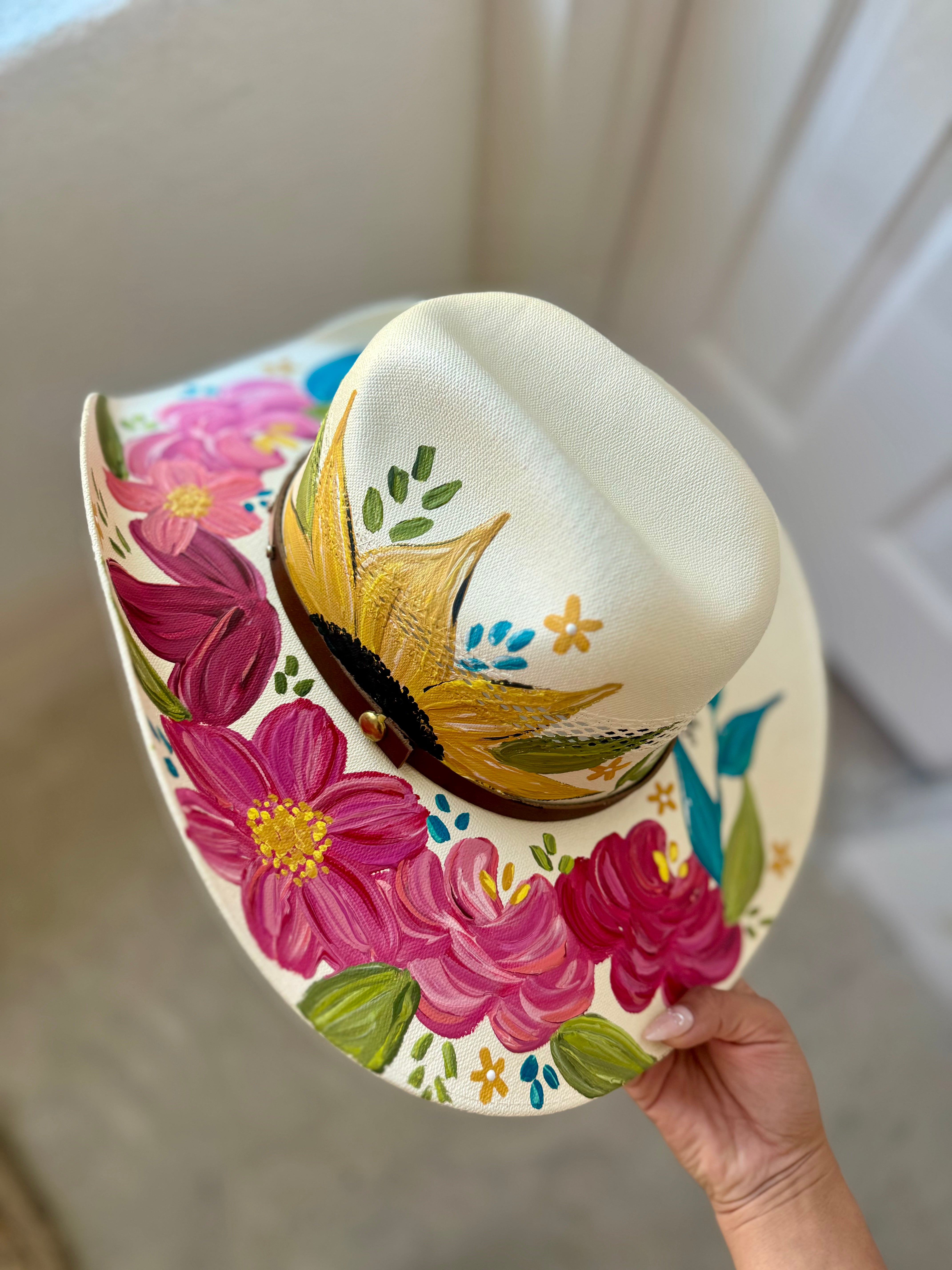 Medium Cowgirl Straw Hat