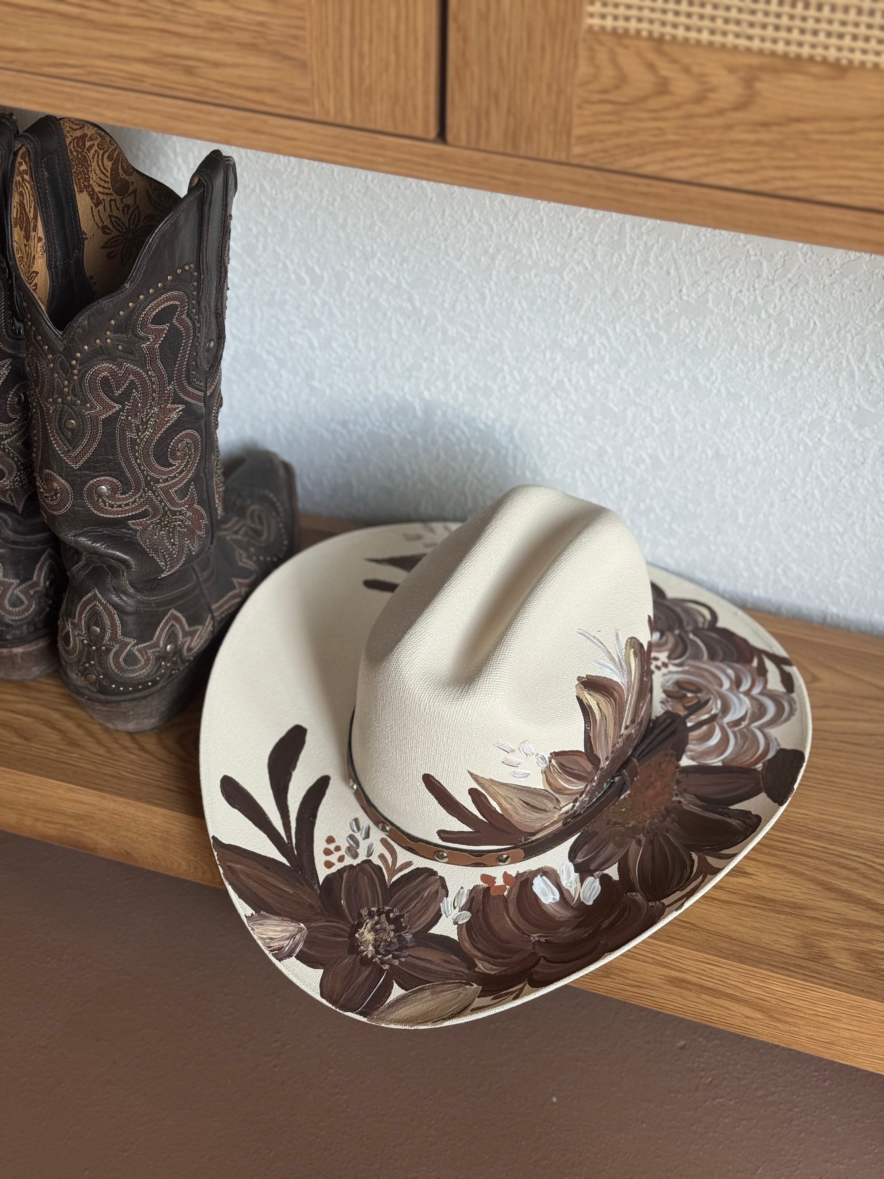 Medium Rounded Cafecito Straw Cowgirl Hat