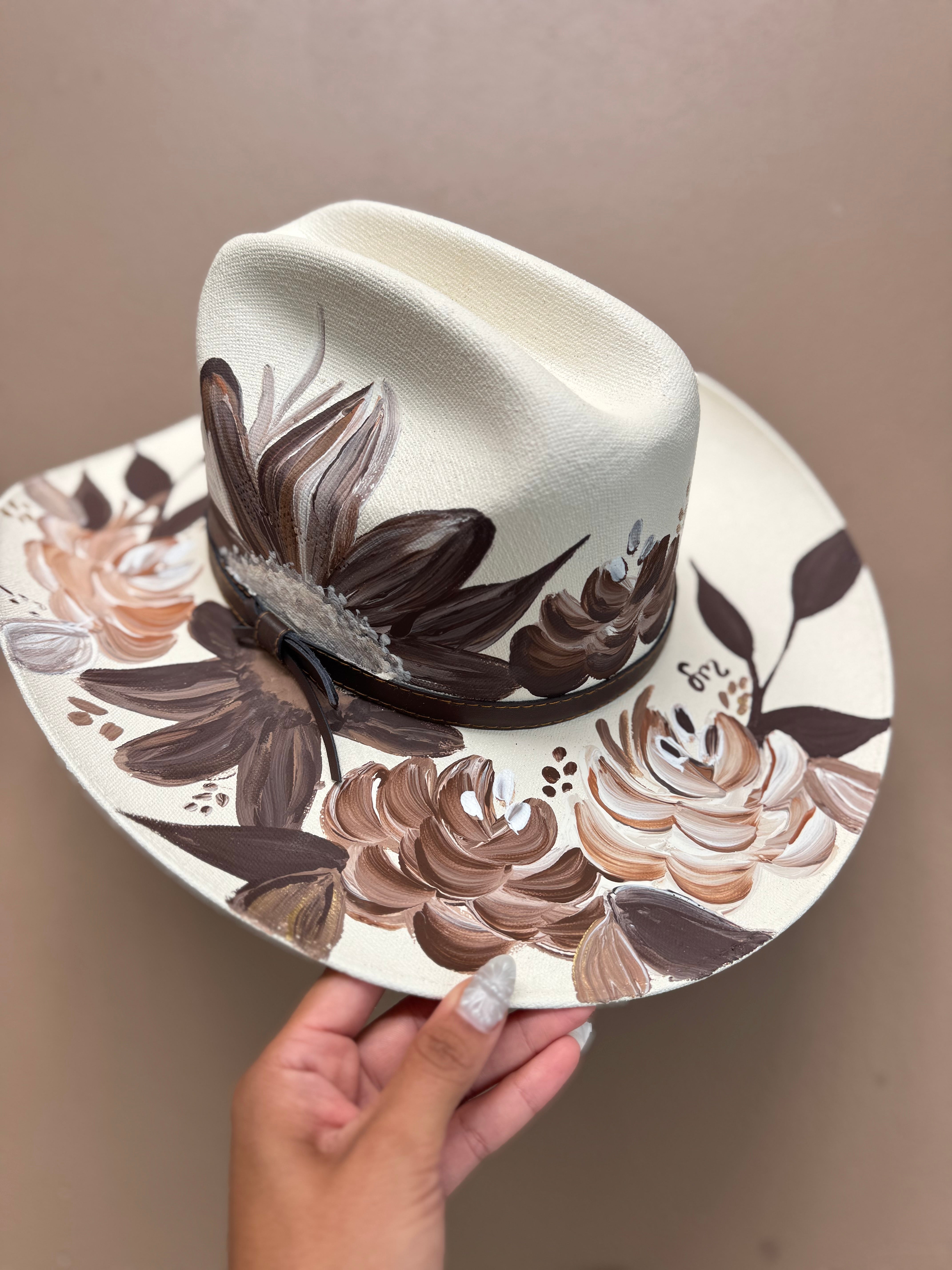 Medium Rounded Cafecito Straw Cowgirl Hat