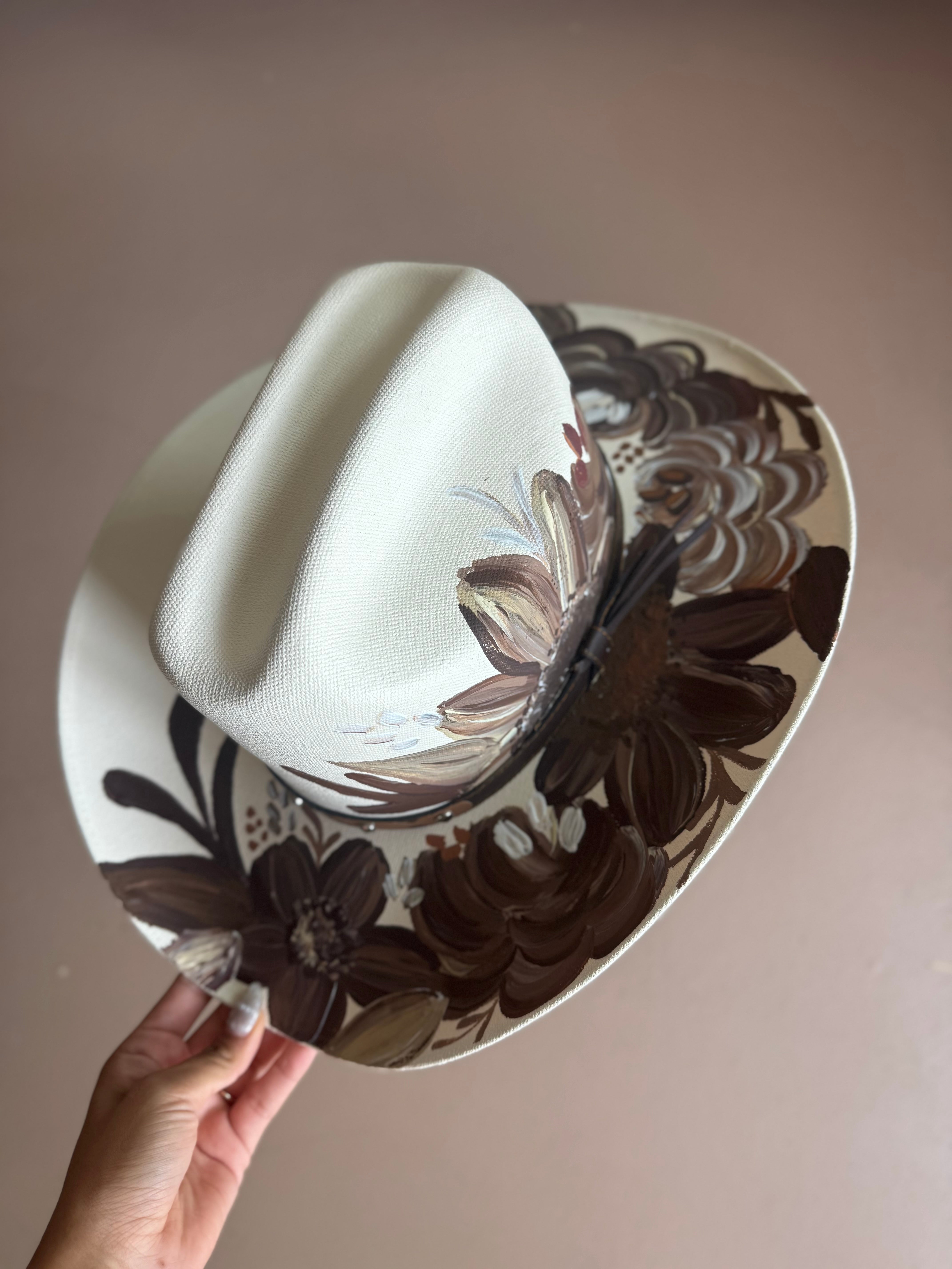 Medium Rounded Cafecito Straw Cowgirl Hat
