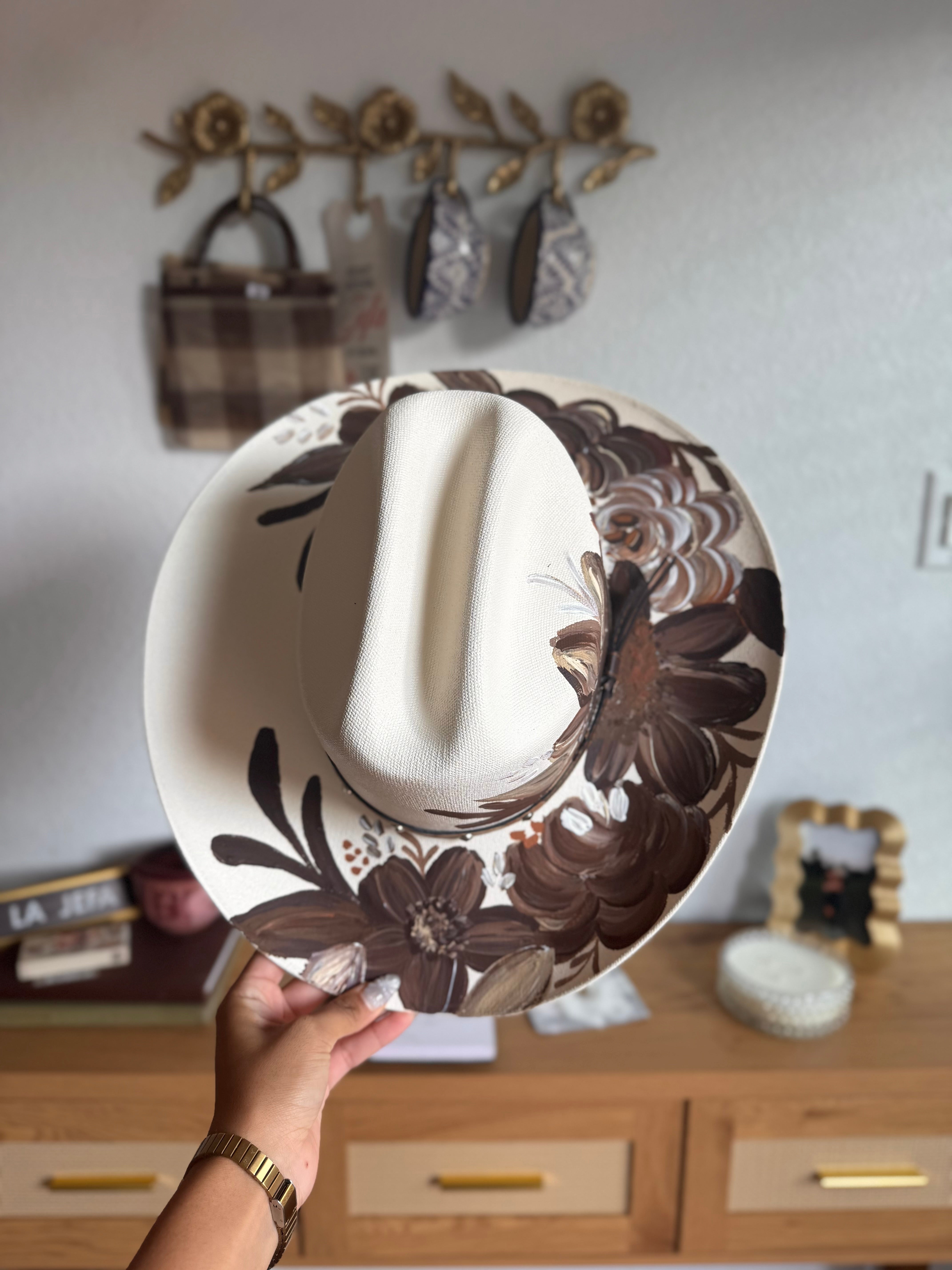 Medium Rounded Cafecito Straw Cowgirl Hat