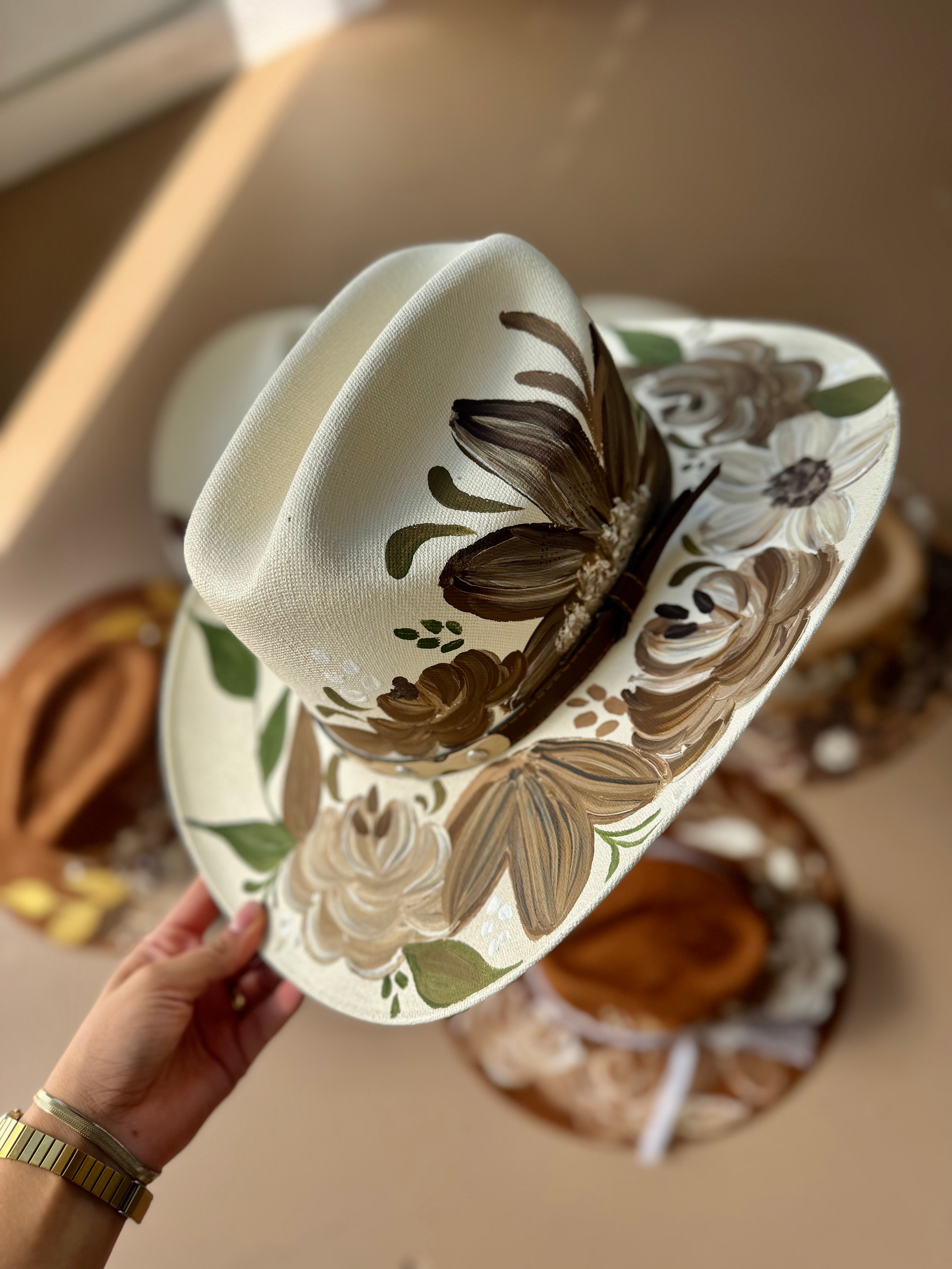 Medium Rounded Cafecito Straw Cowgirl Hat