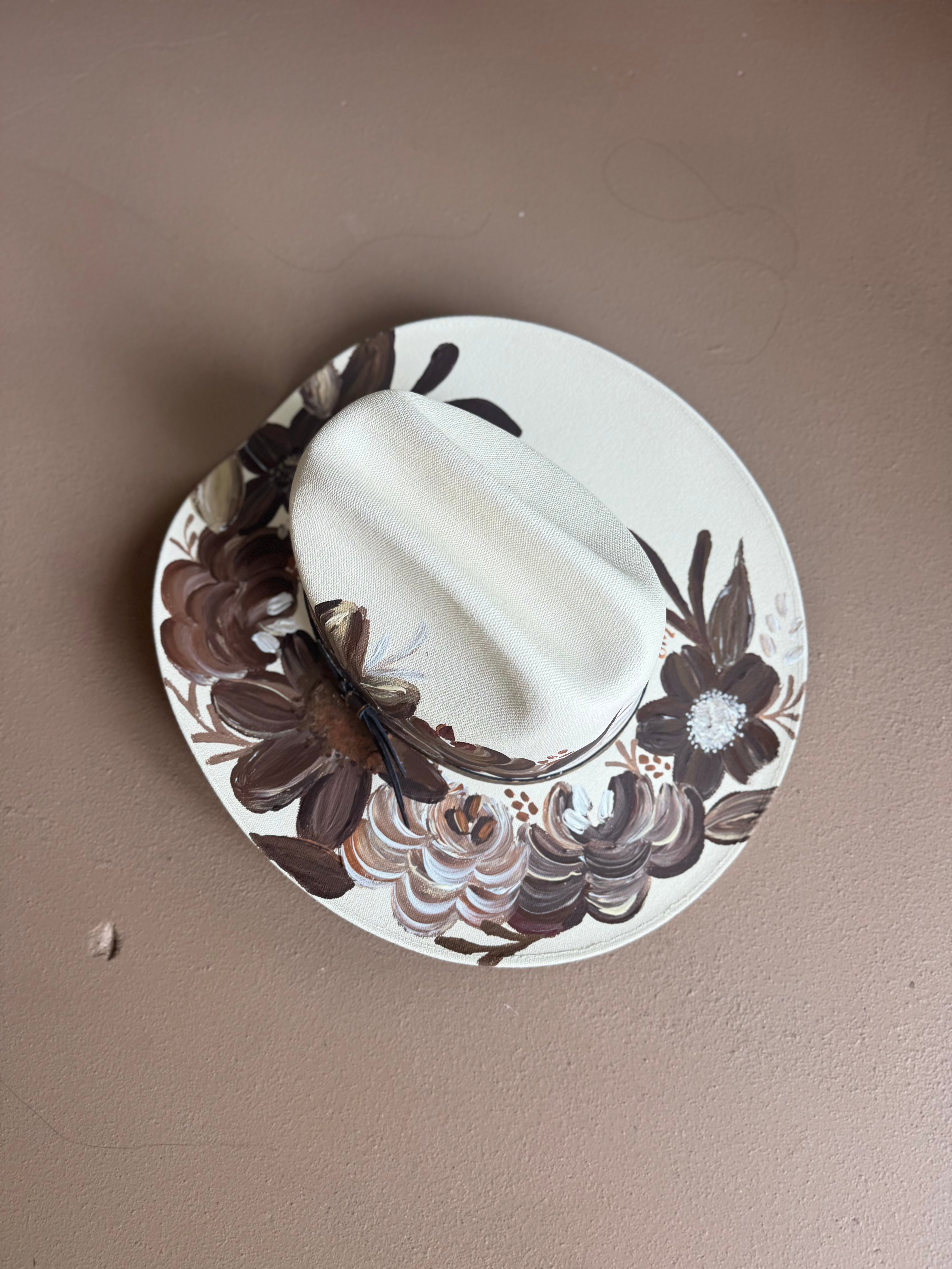 Medium Rounded Cafecito Straw Cowgirl Hat