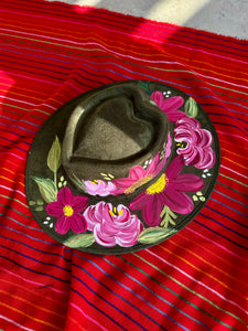 Médium Green Heart Shaped Hat