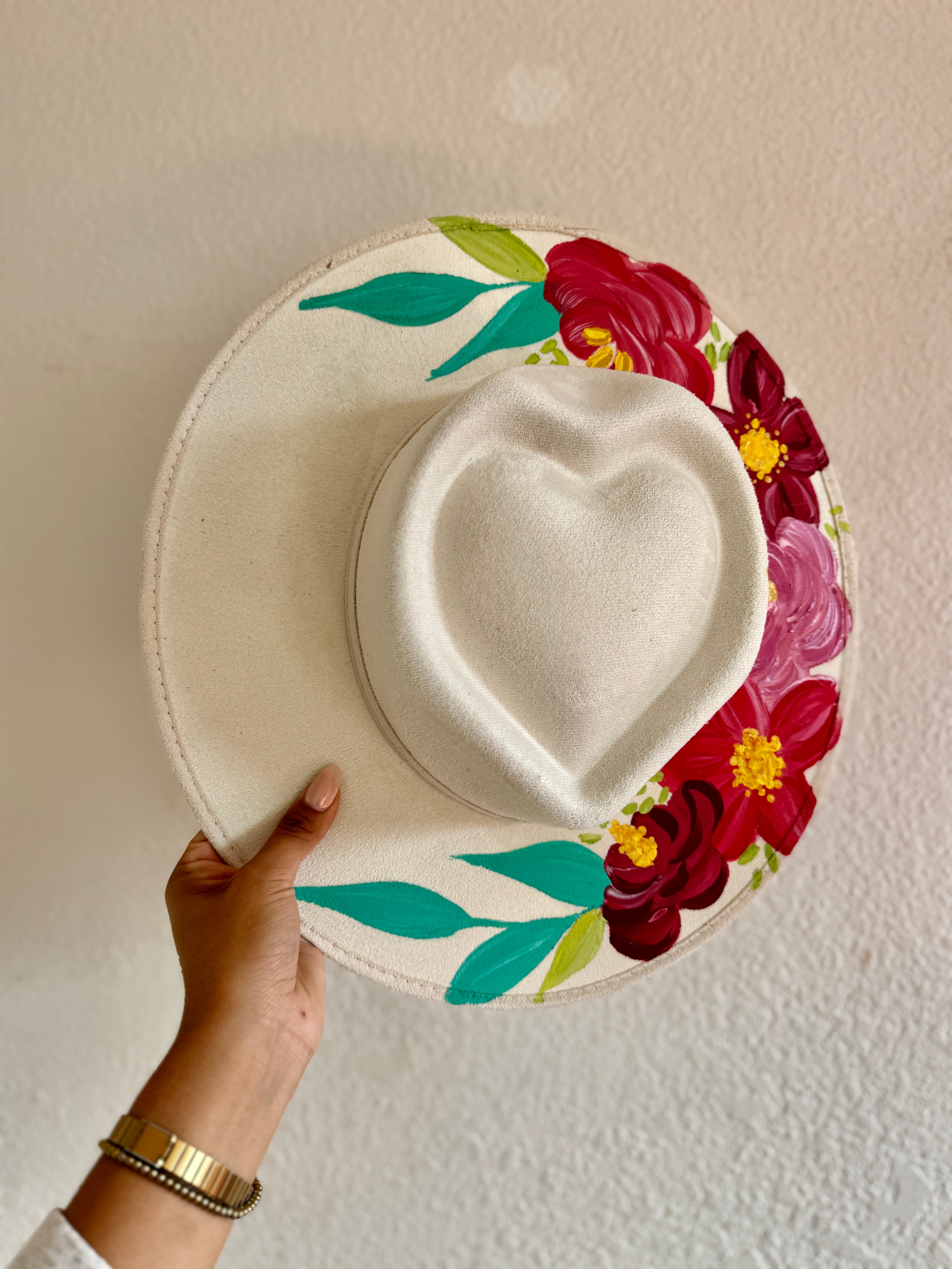 Medium Heart Crown Hat in Pearl