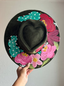 Médium Corazón Painted Hat