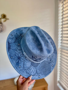 Médium Vegan Suede Cowgirl Hat- Gods Favorite