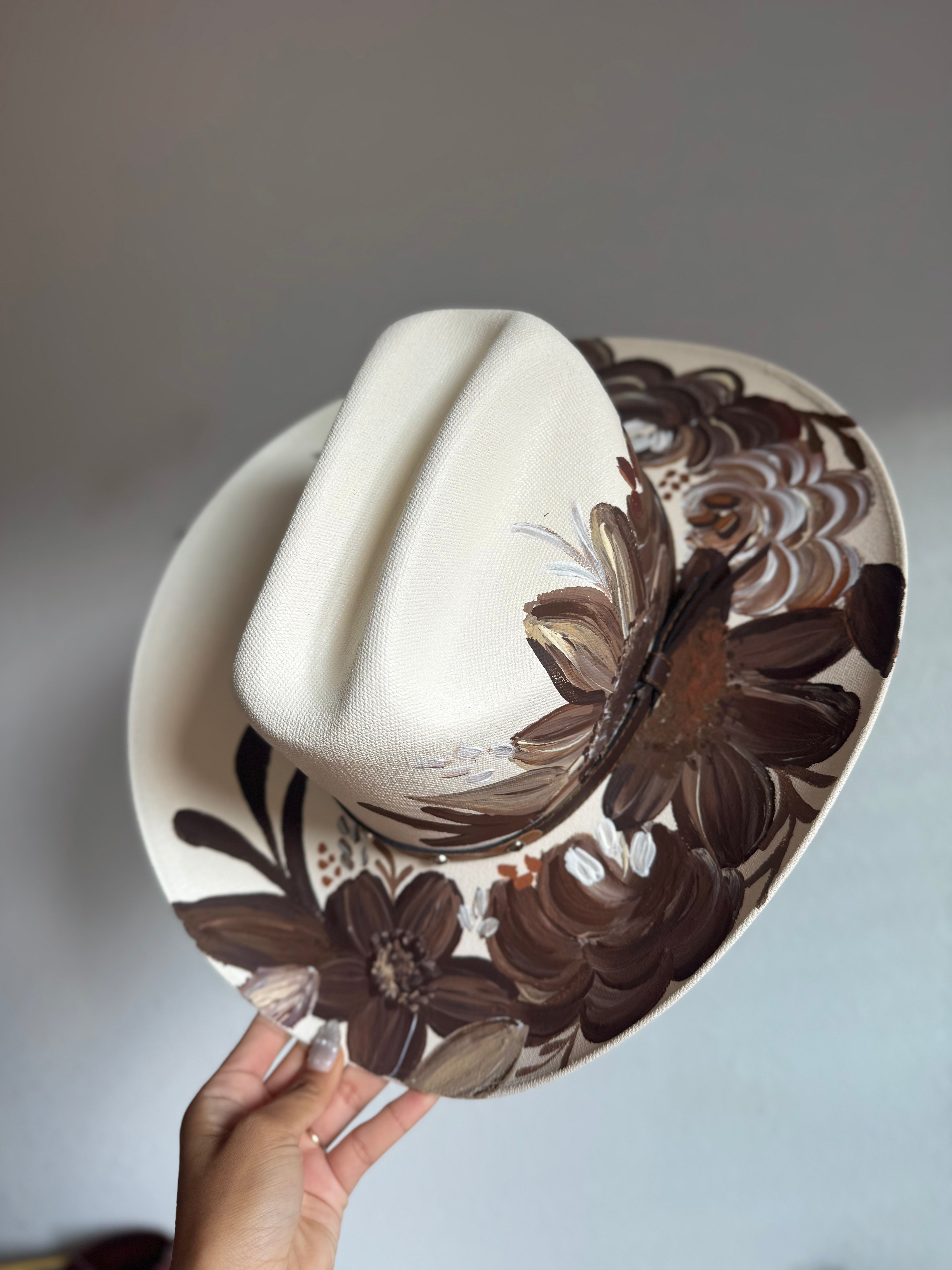 Medium Rounded Cafecito Straw Cowgirl Hat