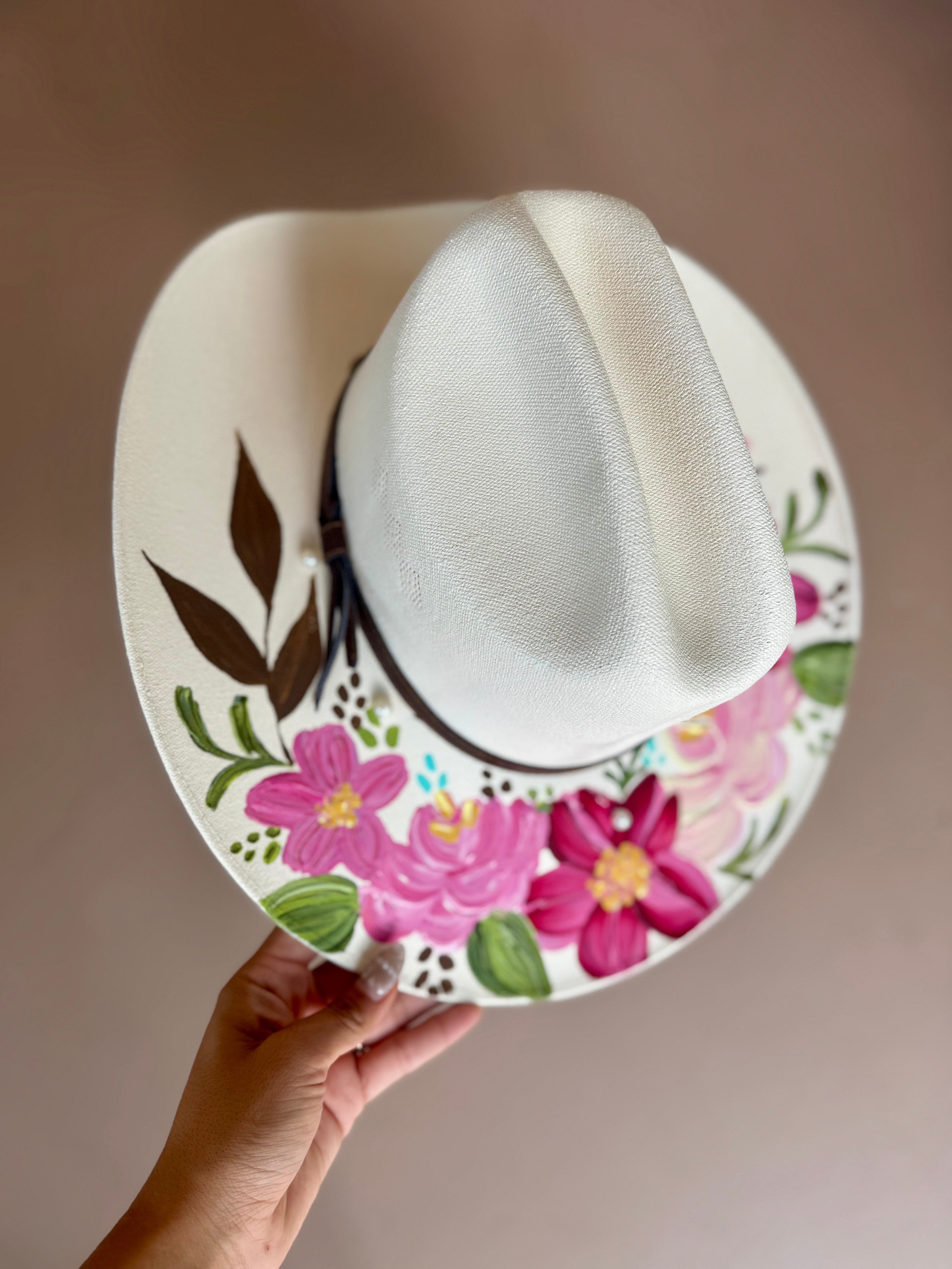 Medium Rounded Straw Cowgirl Hat
