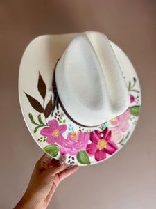 Medium Rounded Straw Cowgirl Hat