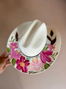 Medium Rounded Straw Cowgirl Hat