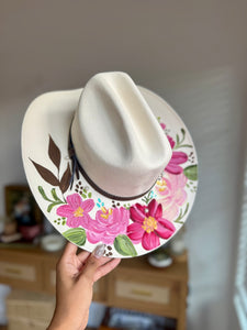 Medium Rounded Straw Cowgirl Hat