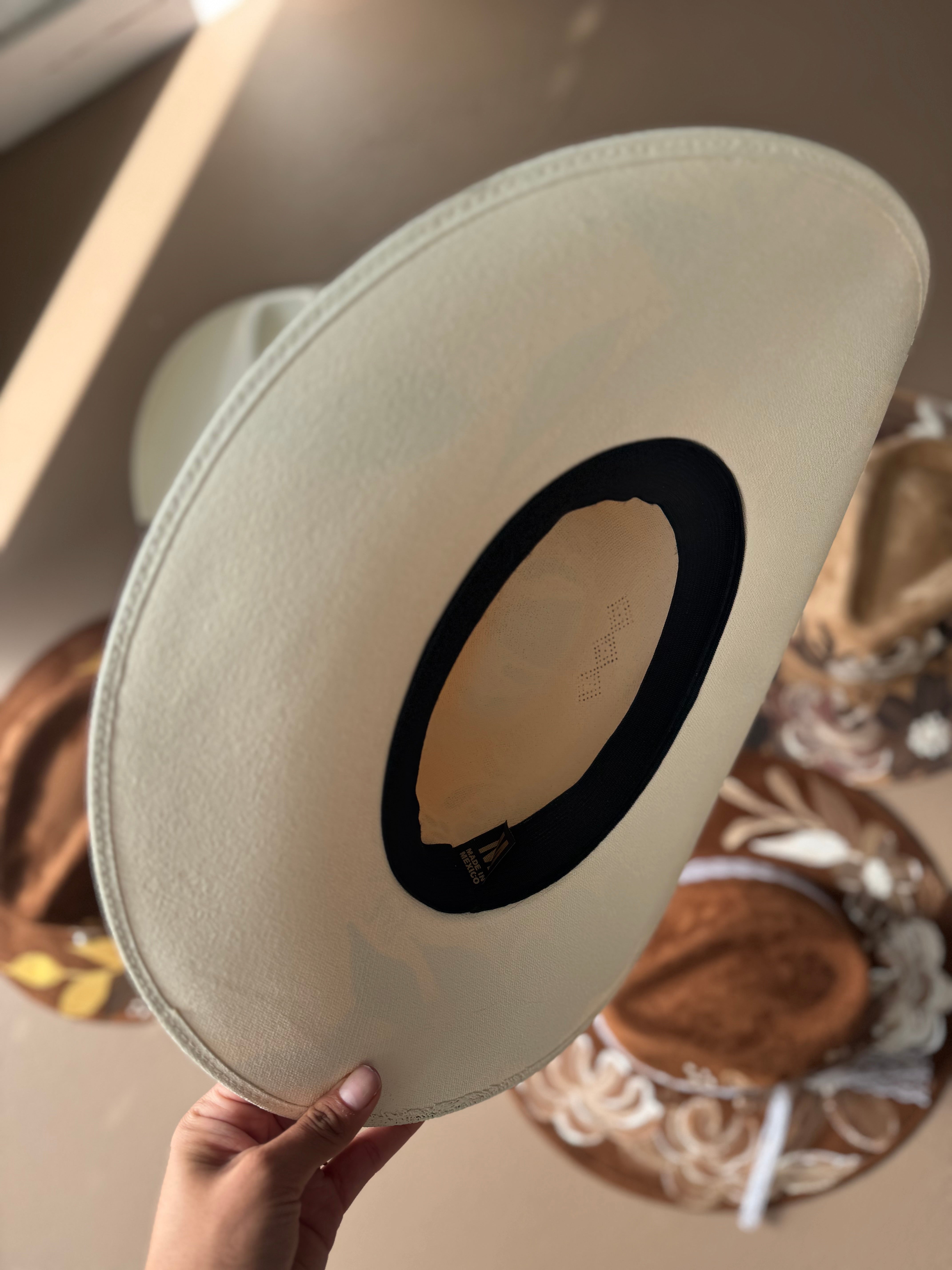 Medium Rounded Cafecito Straw Cowgirl Hat